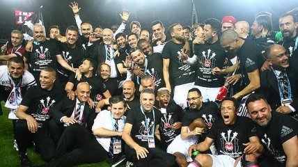 "Бешикташ" в 15-й раз в истории выиграл чемпионат Турции