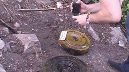 В Днепропетровске обнаружили подводный тайник с минами 