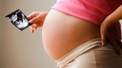 Младенцы способны улыбаться еще в утробе матери