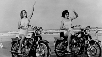 Винтажные фото смелых девушек на мотоциклах (Фото)