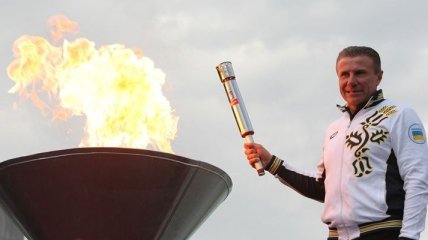 Бубка пронес олимпийский огонь по улицам Лондона