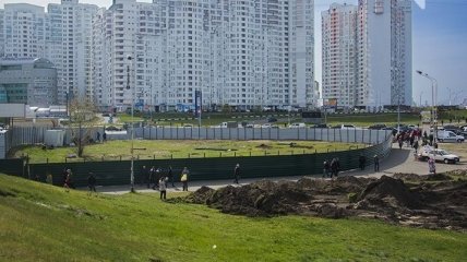 На скандальном строительстве в Киеве новая потасовка
