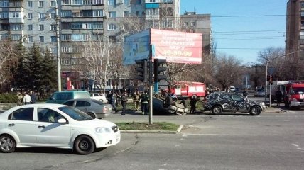 Автомобиль с украинскими военными перевернулся в Мариуполе