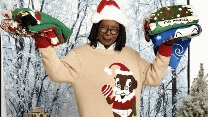 Вупи Голдберг создала коллекцию "уродливых" рождественских свитеров