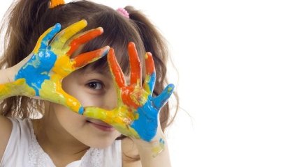 О чем расскажут цвета в детских рисунках?
