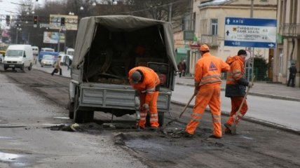 В Украине увеличат объем ремонта дорог в два раза