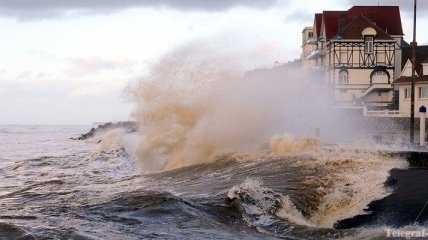 Ураган "Кумейра" ударил по Франции 