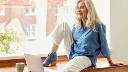 С чем носить джинсы женщинам постарше - советы стилиста
