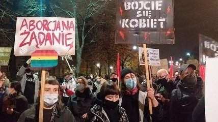 В одной Варшаве вышло 100 тысяч человек: самые массовые протесты поляков на фото и видео