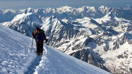 Спасательные работы на Эльбрусе завершены, тело альпиниста спустили в долину Азау