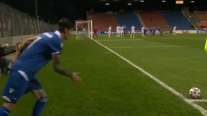 Футболист в отборе на ЧМ-2022 забил гол прямым ударом с углового (видео)