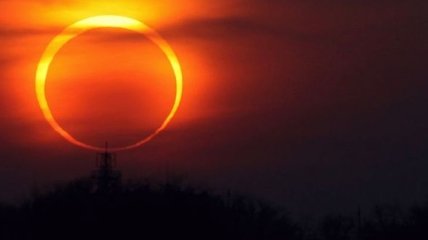 На выходных жители Земли смогут увидеть необычное солнечное затмение