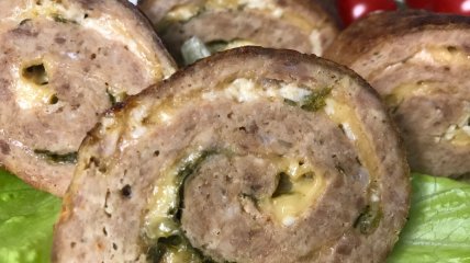 Рулет с зеленой начинкой