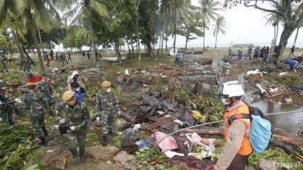 Разрушительное цунами в Индонезии: сотни погибших 