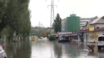 Київ почали перекривати через потоп: місто застрягло в пробках (відео)