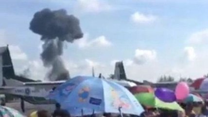В Таиланде во время празднования Дня детей взорвался боевой истребитель (Видео)