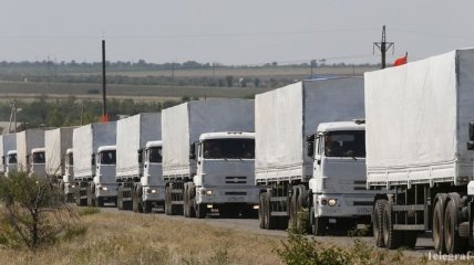 Первые "КамАЗы" с гумпомощью РФ прибыли к украинской границе