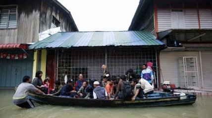 В результате наводнений в Малайзии эвакуировали более 1 тысячи человек