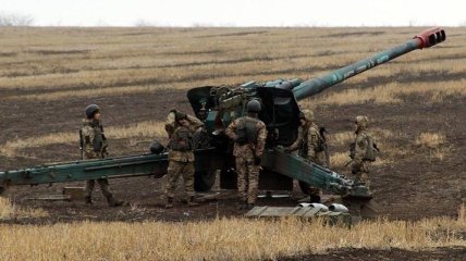 Обстрелы боевиков на Донбассе: двое бойцов ВСУ получили ранения 