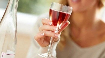 Ученые: женщины больше мужчин подвержены алкогольной зависимости 
