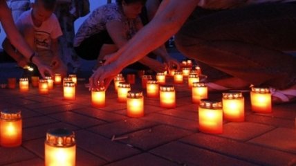 Сегодня в 4 утра в Киеве зажгли поминальные свечи