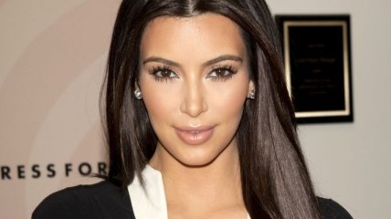 Ким Кардашьян снялась обнаженной в рекламе косметики