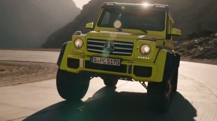 Mercedes опубликовал видео нового G500 4x4²