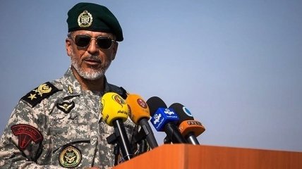 "Мы не шутим": Иран грозит уничтожать все военные средства в районе военных учений