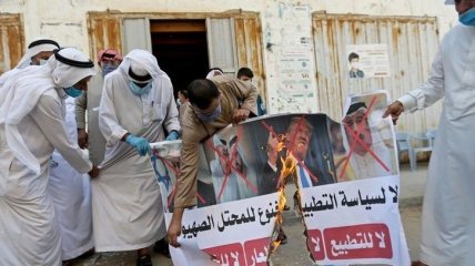 Нормализация отношений с Израилем: в Газе сожгли портрет короля Бахрейна 