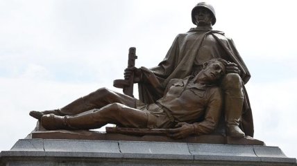 В Варшаве разберут памятник советским солдатам