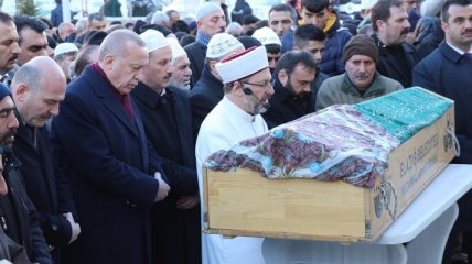 Эрдоган посетил похороны жертв землетрясения