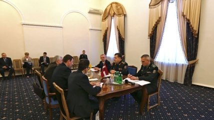 Полторак провел встречу с послом Латвии 