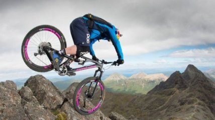 Как велосипедист покорял горы Шотландии (Видео)