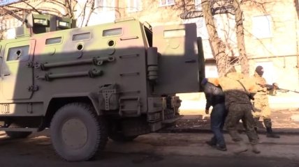 СБУ во время спецоперации в Красногоровке задержала 85 человек (Видео)