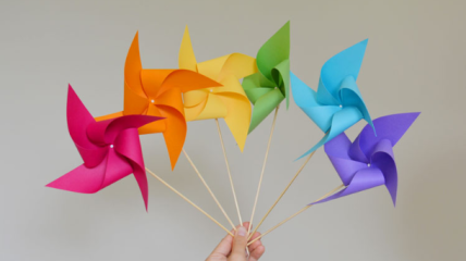 Вертушка из бумаги: идея летней поделки для детей