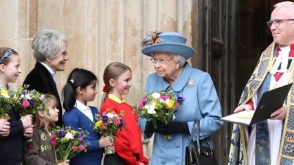 Яскравий вихід королеви Єлизавети ІІ на службі у Вестмінстерському абатстві