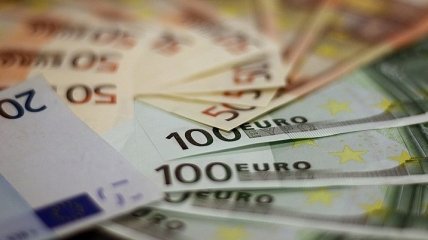 Курс валют на 27 февраля: доллар и евро пошли вверх