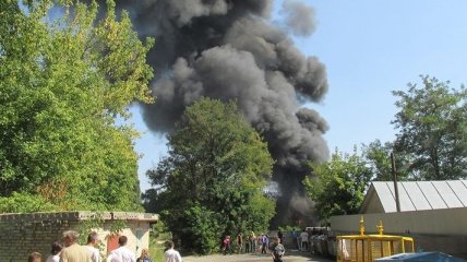Под Киевом горят промышленные склады