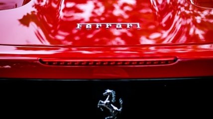 Поклонникам итальянского спорткара: в продаже появилась самая дешевая модель Ferrari