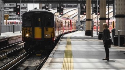 Укрзалізниця відновить рух для 14 приміських потягів