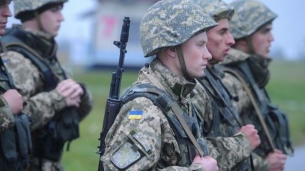 Лысенко: Солдаты-срочники не будут направляться в АТО
