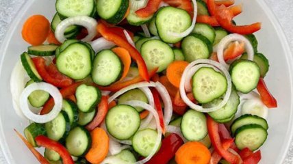 Овощной салат к шашлыкам