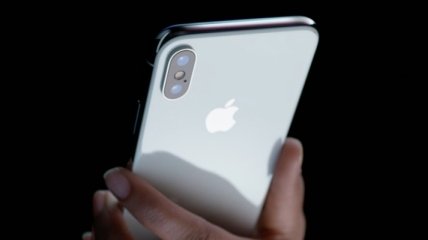 Apple планирует в этом году выпустить сразу три новых iPhone