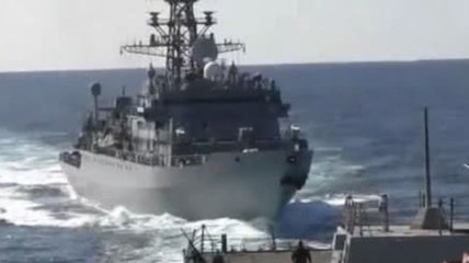 Военный корабль России "агрессивно приблизился" к эсминцу США (Видео)