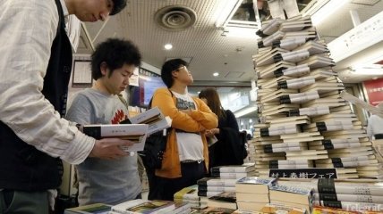 В магазинах Японии выстроились очереди за новым романом Мураками