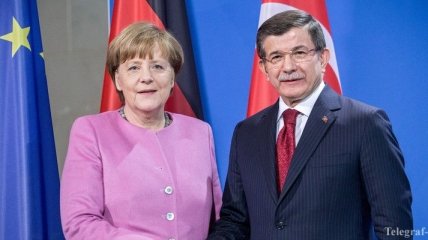 Меркель и Давутоглу обещают тесно сотрудничать в вопросе мигрантов