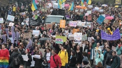 Марш женщин в Киеве: Иностранные дипломаты присоединились к акции