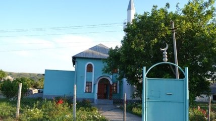 В Крыму мечеть забросали "коктейлями Молотова"