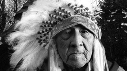 Ушел из жизни индейский историк Джо Кроу 