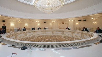 Минская видеоконференция: Киев требует разведения войск и освобождения Сущенко